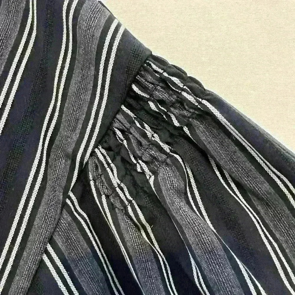 Banana Republic Blouse M Women's Cinched Short Sleeve Navy Gray White Striped - Picture 3 of 5